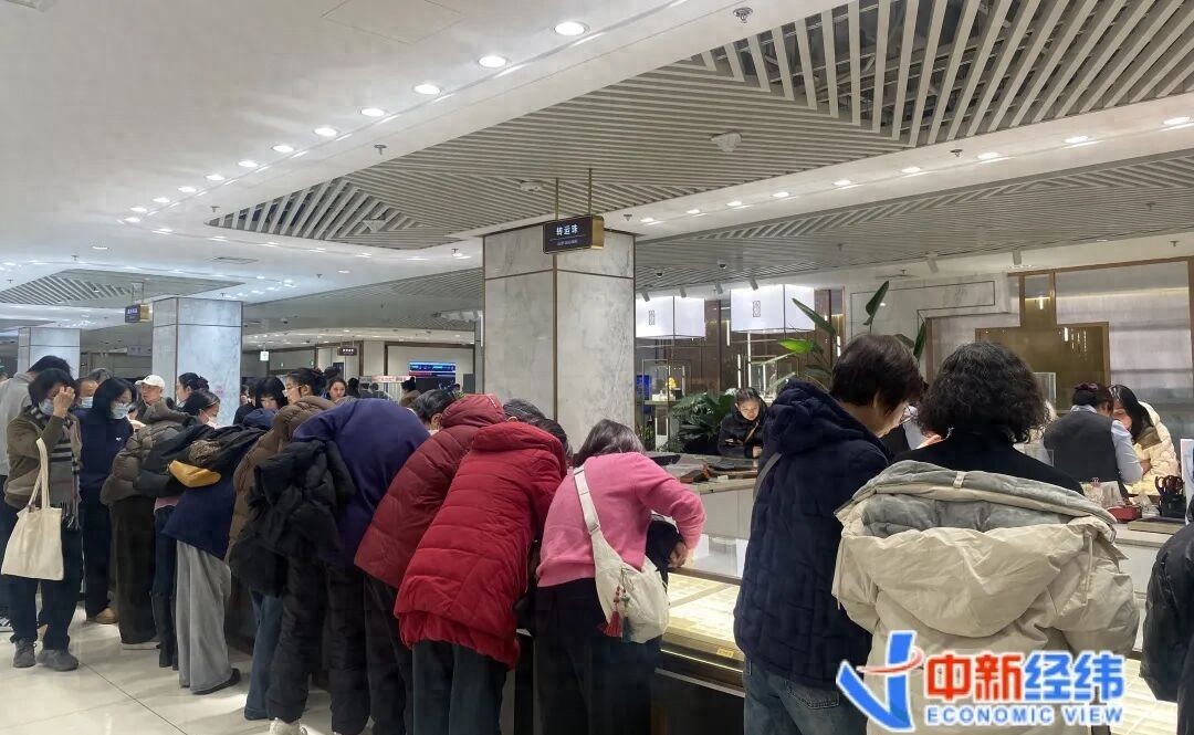 贵金属投资公司_水贝紫锦城黄金抢购_贵金属市场过山车行情分析